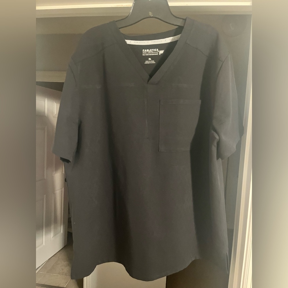 Men’s fabletics XL black scrub set ,shirt and pant